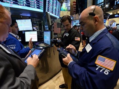 Giới đầu tư bán tháo cổ phiếu ngân hàng